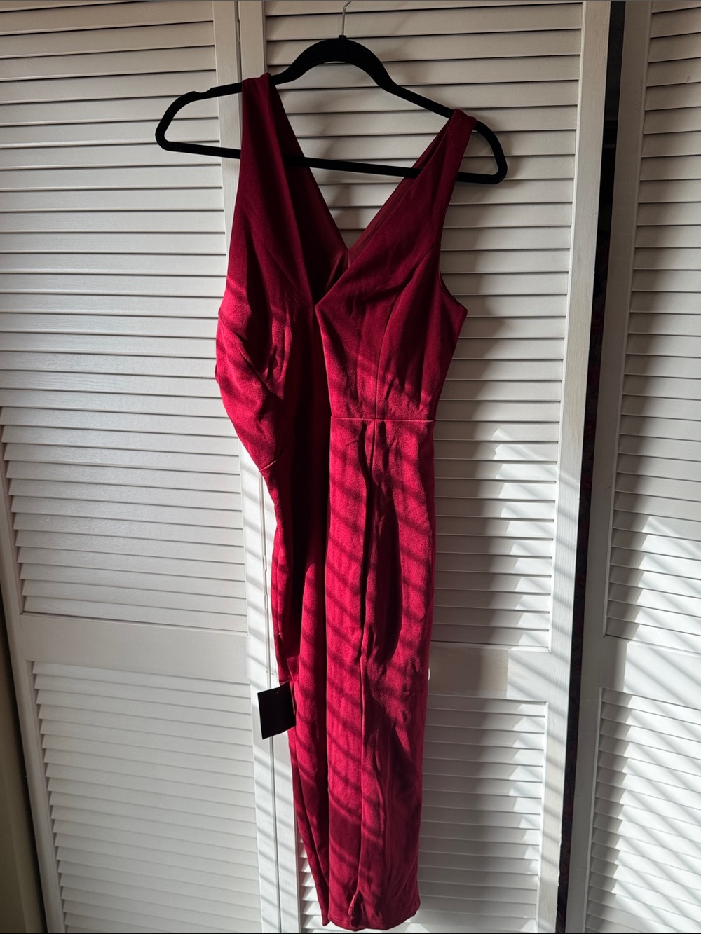 Lulu's Sleeveless V-Neck Midi Dress in Wine Red